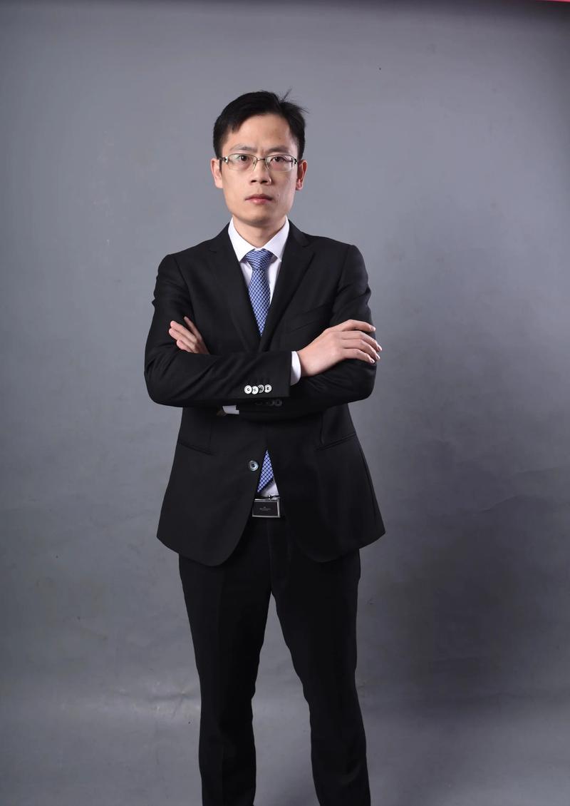 唐天华 视觉与舞美负责人